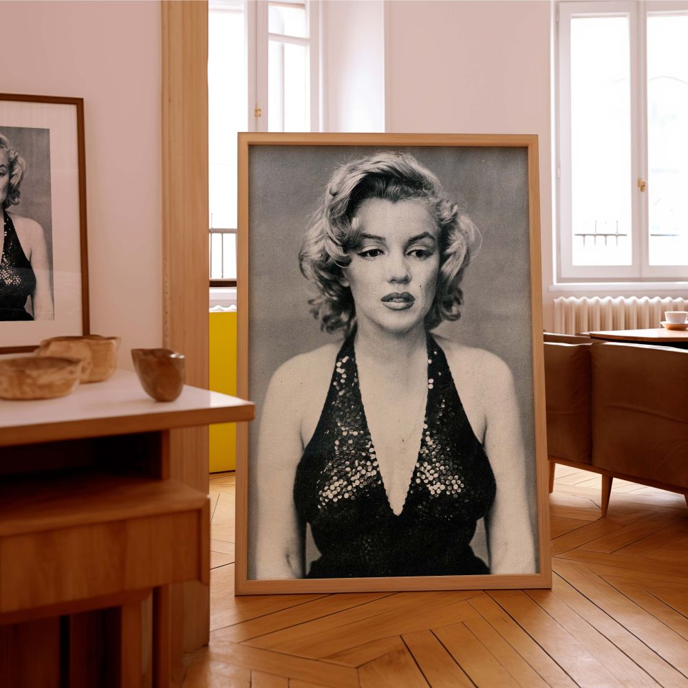 Marilyn Monroe Art for Classic Home Aesthetics - This wall hanging showcases Marilyn Monroe in a refined black and white design, perfect for vintage or modern decor. A striking framed canvas print for any fan.