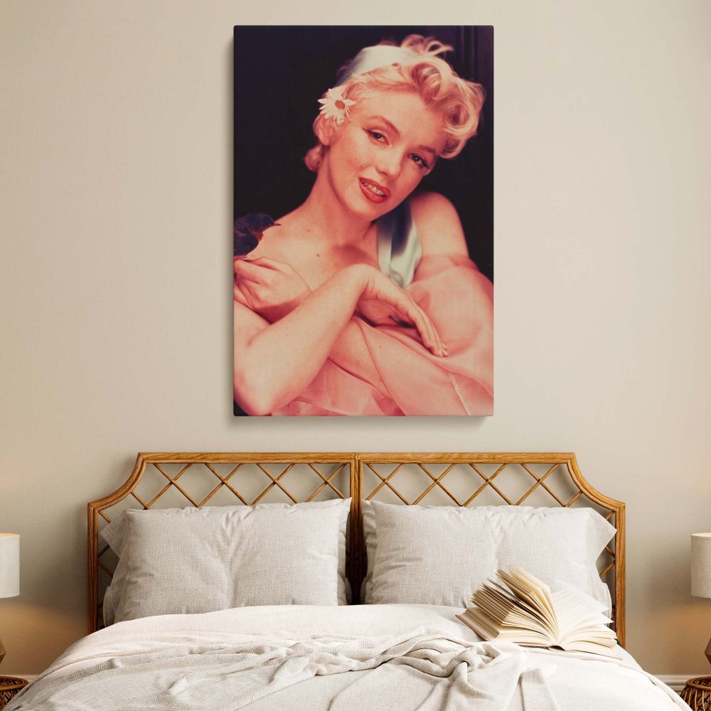 Soft retro wall print of Marilyn Monroe with pastel tones and vintage elegance ideal for romantic room styling or vanity area decor.