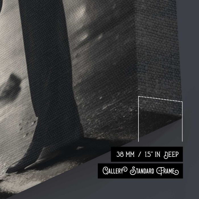 Couple Dancing in the Rain canvas print, canvas surface and edge detail