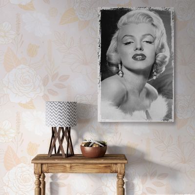 Marilyn Monroe in Fur Stole - Classic Glamour Vintage Canvas Print 