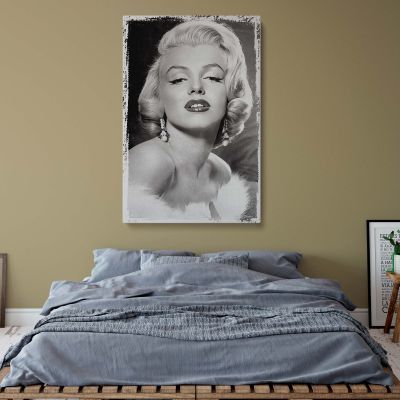 Marilyn Monroe in Fur Stole - Classic Glamour Vintage Canvas Print 