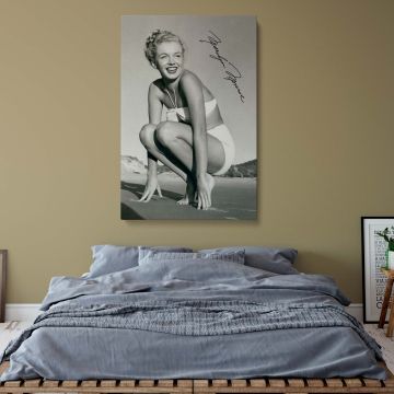 Classic Marilyn Monroe nude-inspired wall art with a stylish framed canvas print. A sophisticated and artistic home decor piece, bringing vintage Hollywood elegance to your bedroom, living room, or workspace.