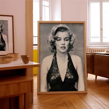 Marilyn Monroe Art for Classic Home Aesthetics - This wall hanging showcases Marilyn Monroe in a refined black and white design, perfect for vintage or modern decor. A striking framed canvas print for any fan.