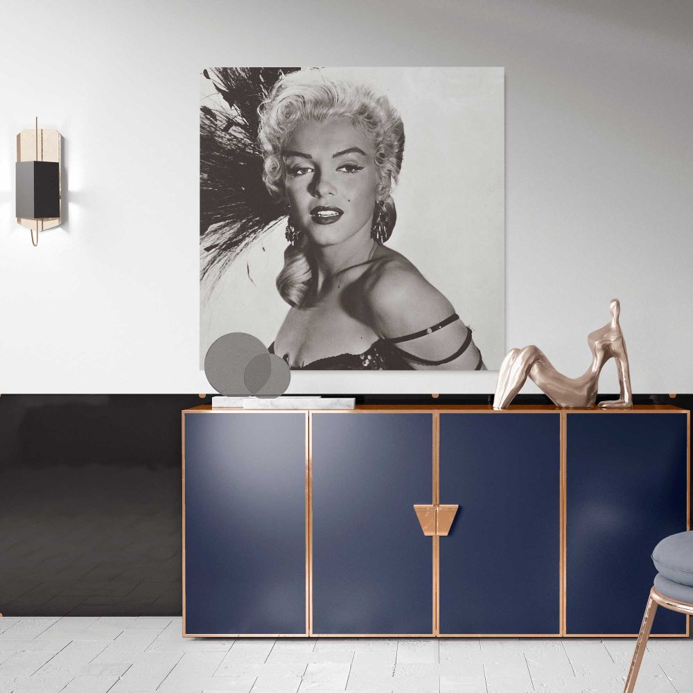 Marilyn Monroe - River of No Return Photoshoot 1954 — artistic interior view