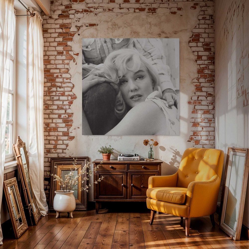 Marilyn Monroe - The Misfits Photoshoot 1961 — alternate room view