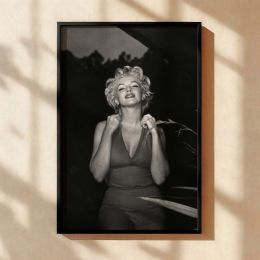 Marilyn Monroe Sleeveless Outfit - Bold Retro Glam Pose in Studio 